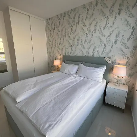 Exclusive For 6 People On The - Front Line - 1st Line Apartment