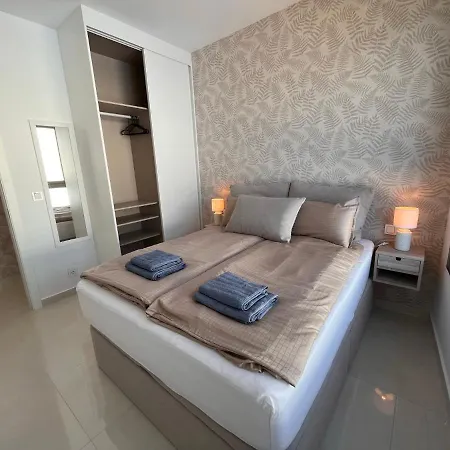 Exclusive For 6 People On The - Front Line - 1st Line Apartment *